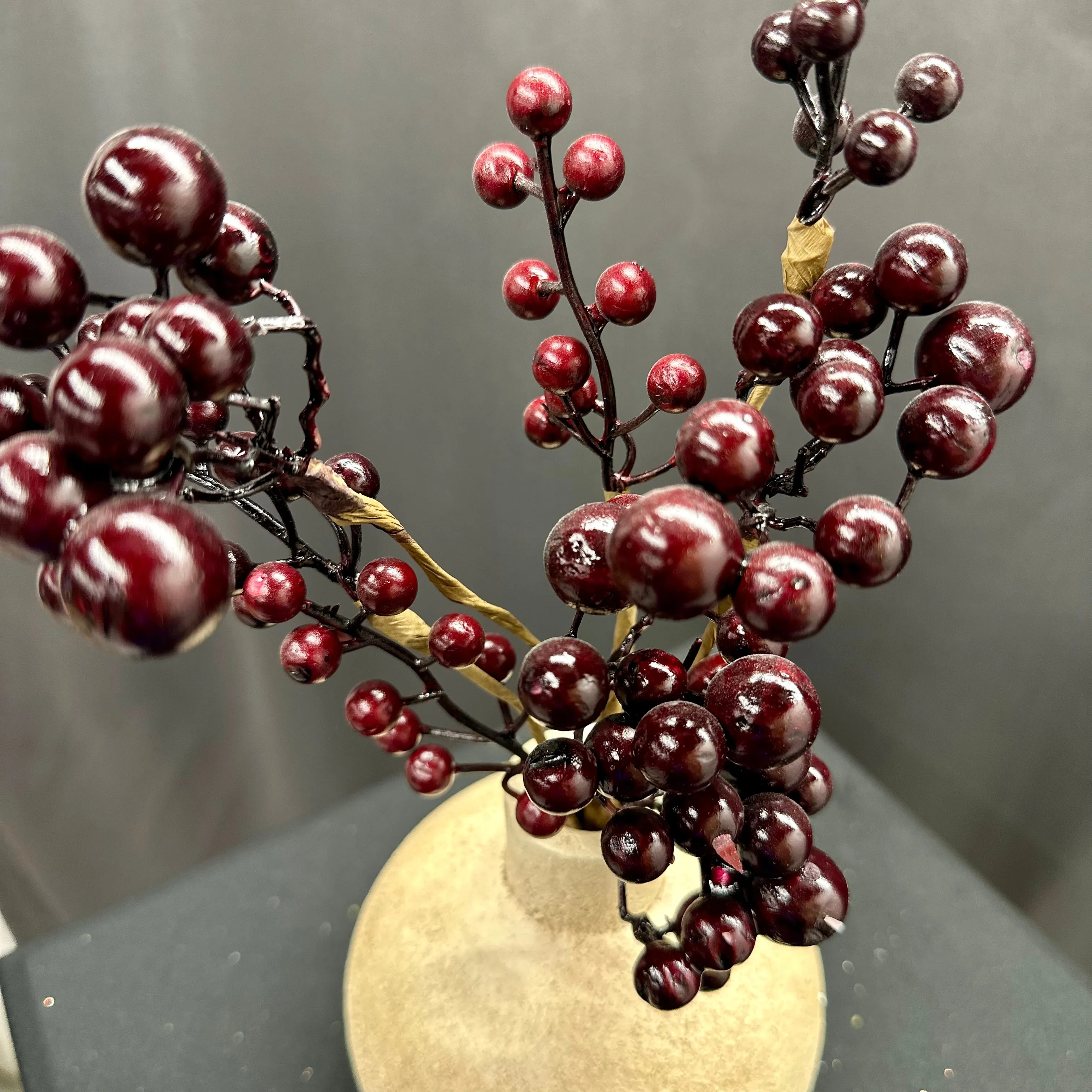 16" Burgundy Mixed Berry Pick