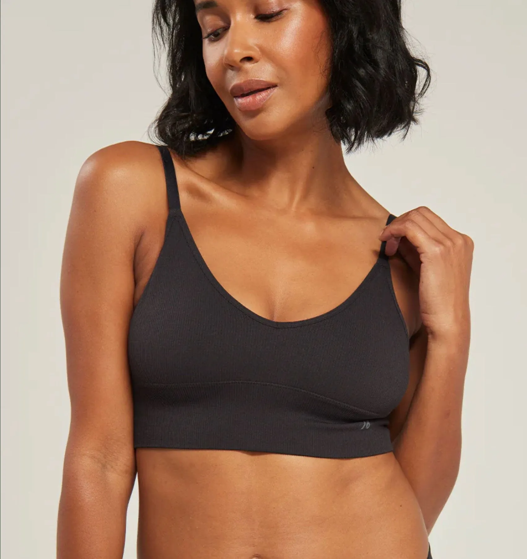 Ribbed seamless bralette [Black]